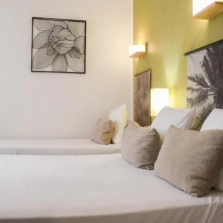 Les Du Palais Centre Apartment *