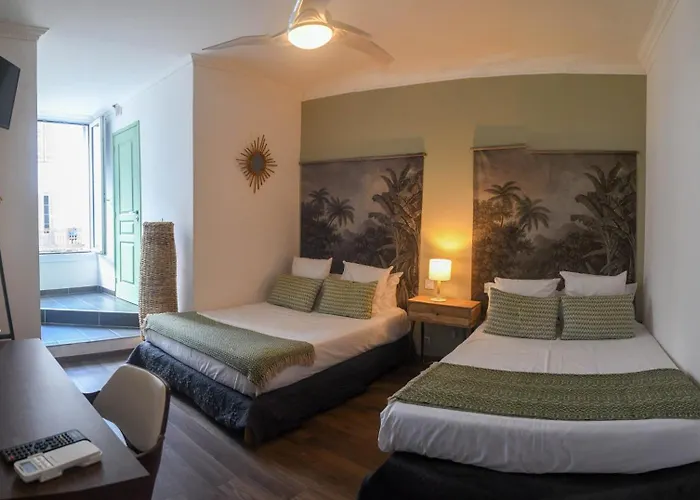 Les Du Palais Centre Apartment *
