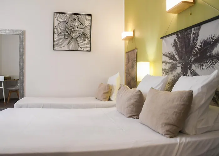 Les Du Palais Centre Apartment *